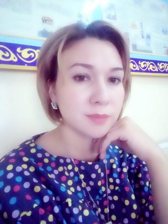 Ахаева Айнур Алтеновна- директордың оқу-ісі жөніндегі орынбасары